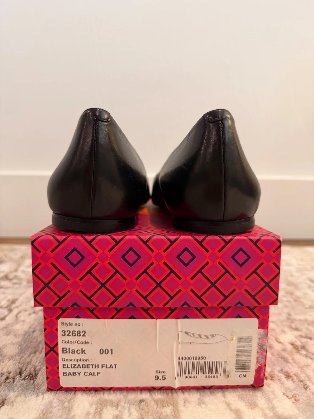 Tory Burch Elizabeth Pointed Toe Ballet Flat in black leather w/Gold Logo Sz 9